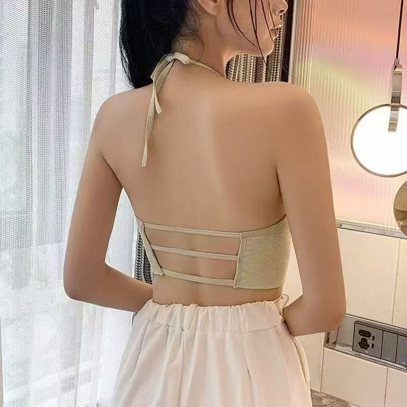 428# For export to the Middle East and Africa, there is a halter-neck style with a large backless and beautiful back. It features a strapless and body-hugging design that is seamless and free of steel rings. It is a sexy innerwear sports bra for women. QNI Application Scenario