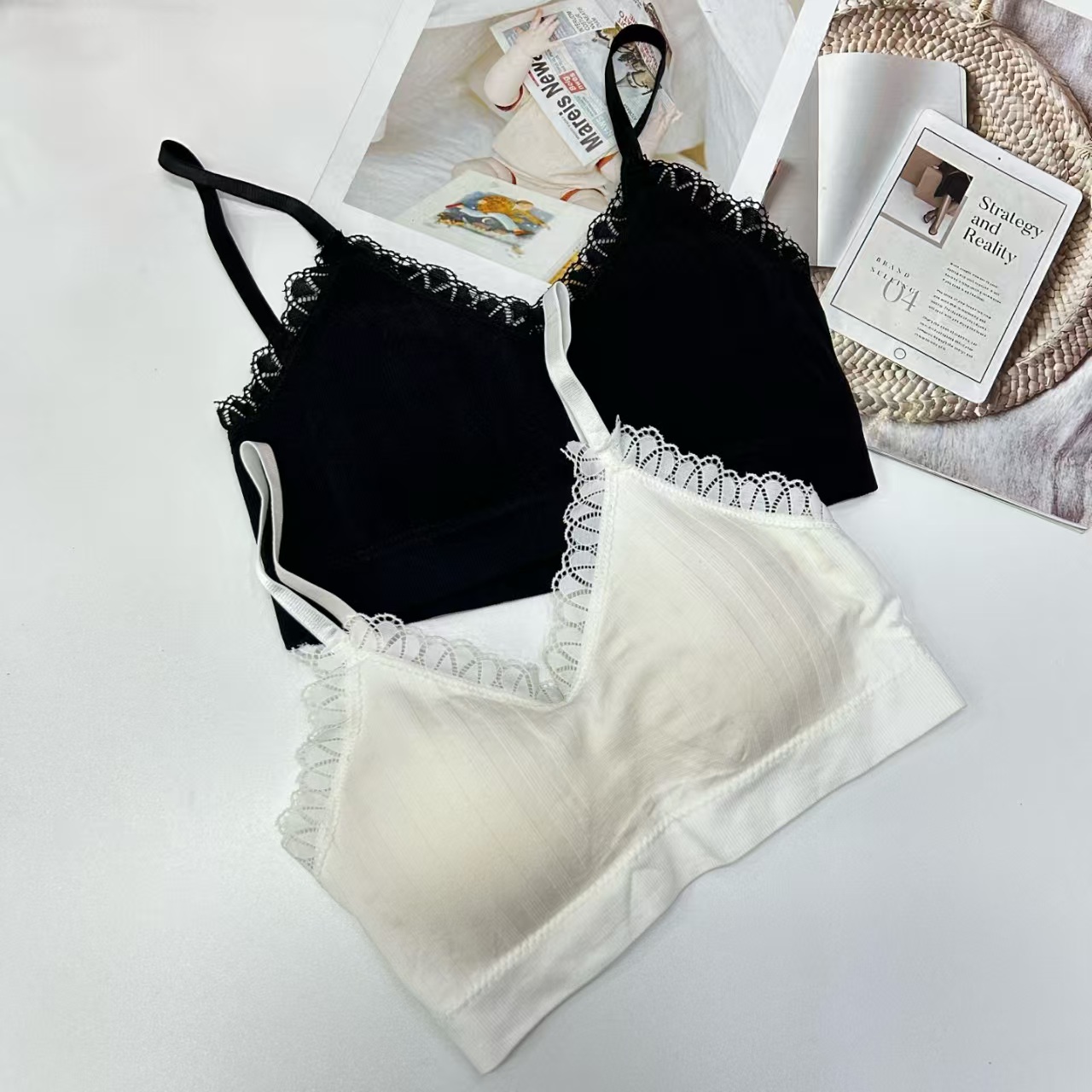 2001# Export to the Middle East and Africa women's halter without steel rings, lace cup face halter, comfortable back, sexy and interesting lingerie, beautiful back QNI details Picture