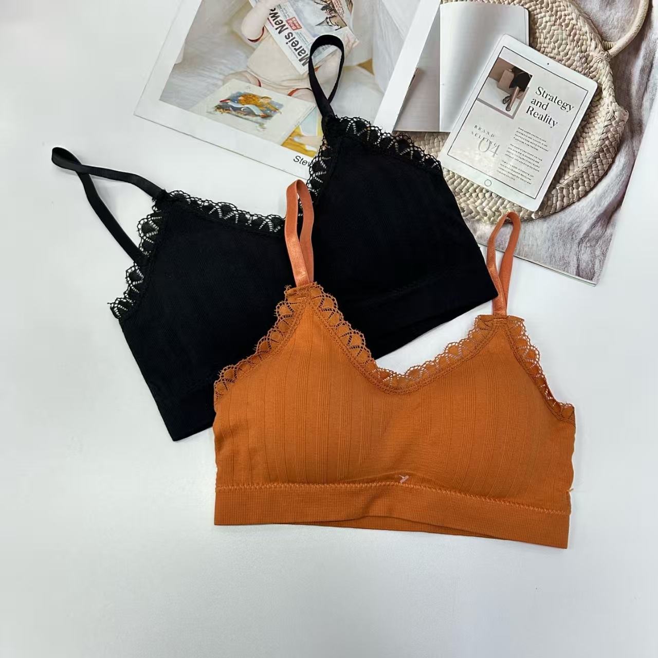 2001# Export to the Middle East and Africa women's halter without steel rings, lace cup face halter, comfortable back, sexy and interesting lingerie, beautiful back QNI Specification drawing