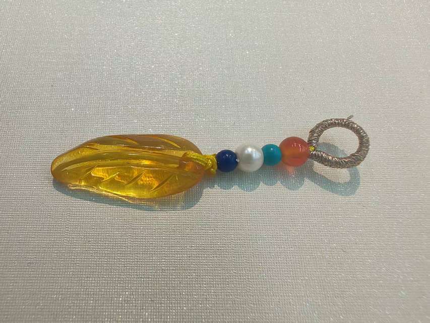 蜜蜡琥珀新中式国风吊坠产品图