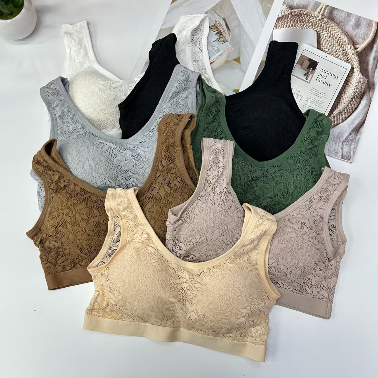 8011# Export Middle East and Africa Women's halter without steel ring, lace cup face halter, comfortable back, sexy and interesting lingerie, beautiful back QNI full figure