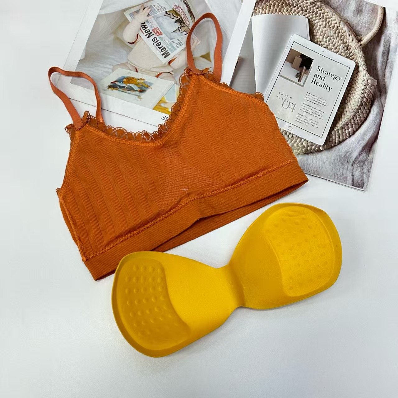 2001# Export to the Middle East and Africa women's halter without steel rings, lace cup face halter, comfortable back, sexy and interesting lingerie, beautiful back QNI Item Picture