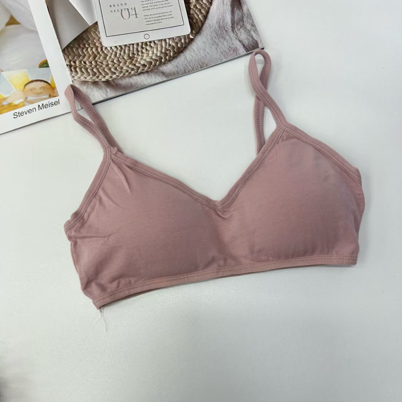 2008# Export Halter Top for Women: Comfortable and Breathable Halter top for women, Sexy color-blocking edge seamless halter top for women, Sex lingerie halter, QNI Item Picture