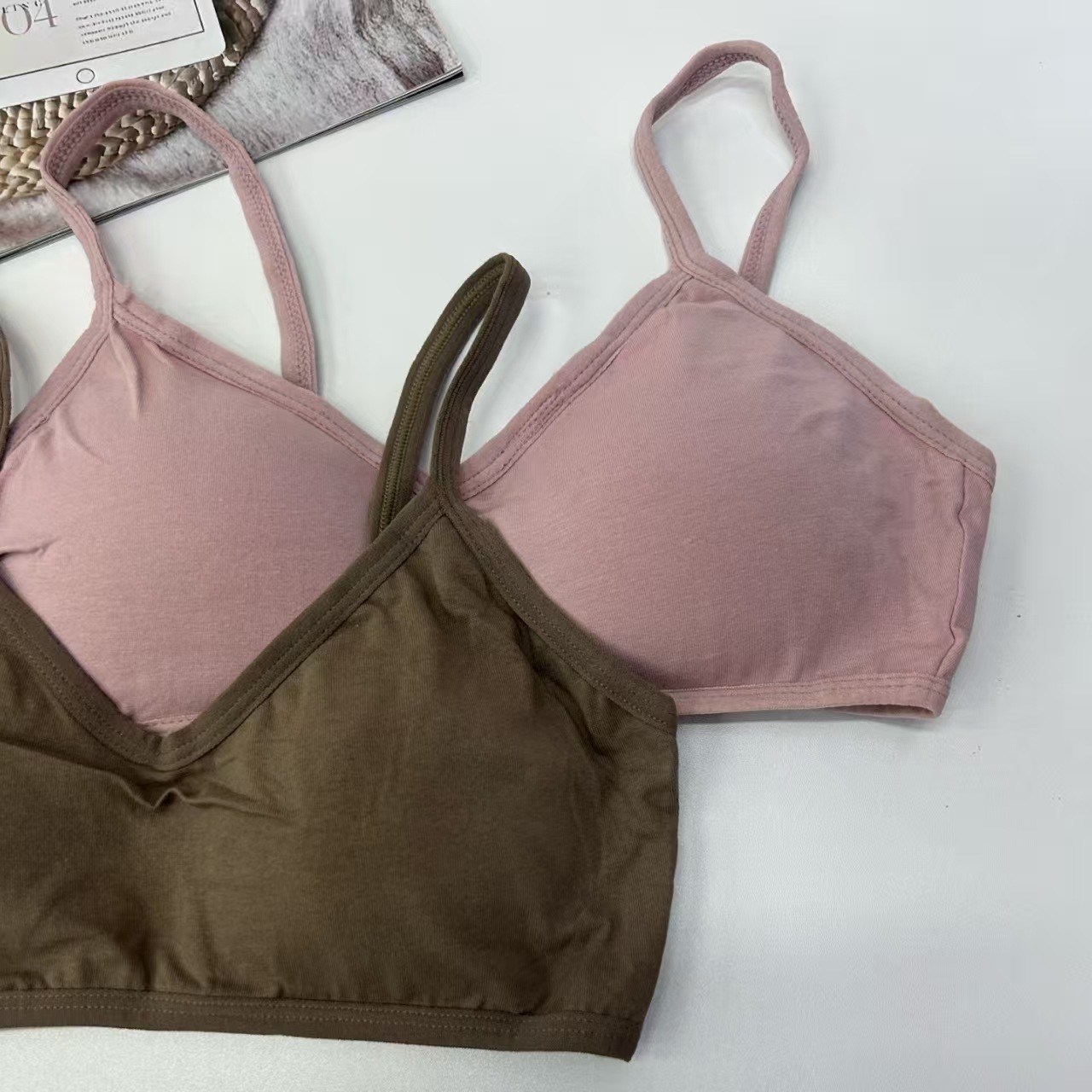 2008# Export Halter Top for Women: Comfortable and Breathable Halter top for women, Sexy color-blocking edge seamless halter top for women, Sex lingerie halter, QNI Application Scenario
