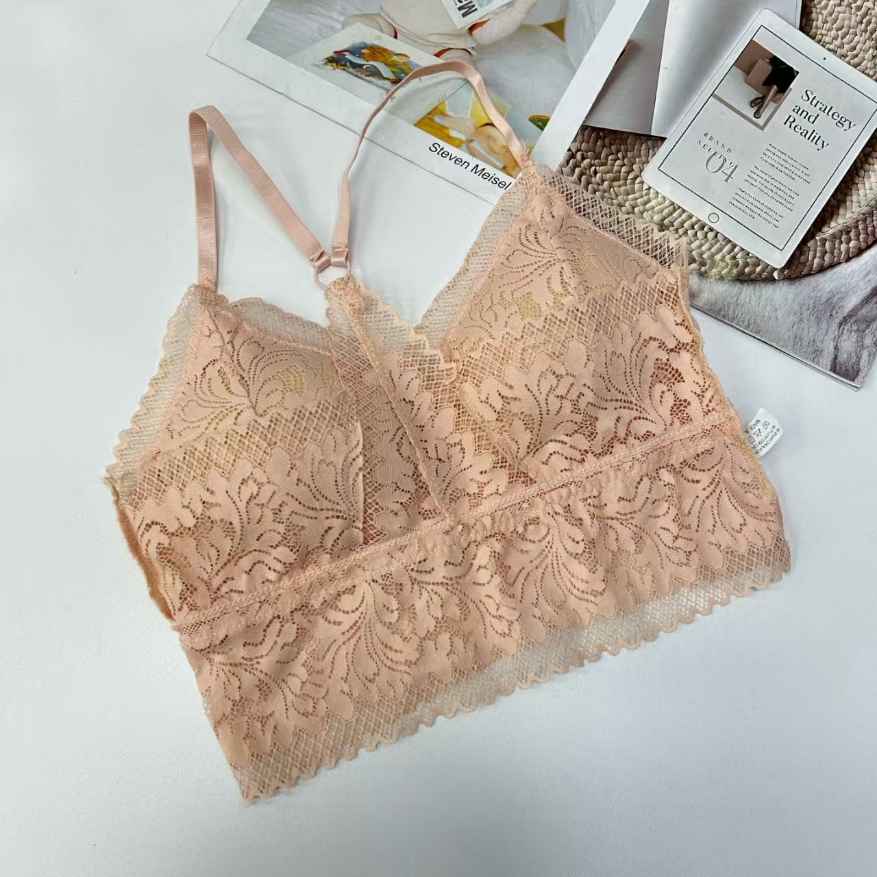 204-L# Export Halter Vest, sexy gathering lace, no steel ring, short strapless and backless base layer lingerie, halter vest, erotic lingerie halter QNI Application Scenario