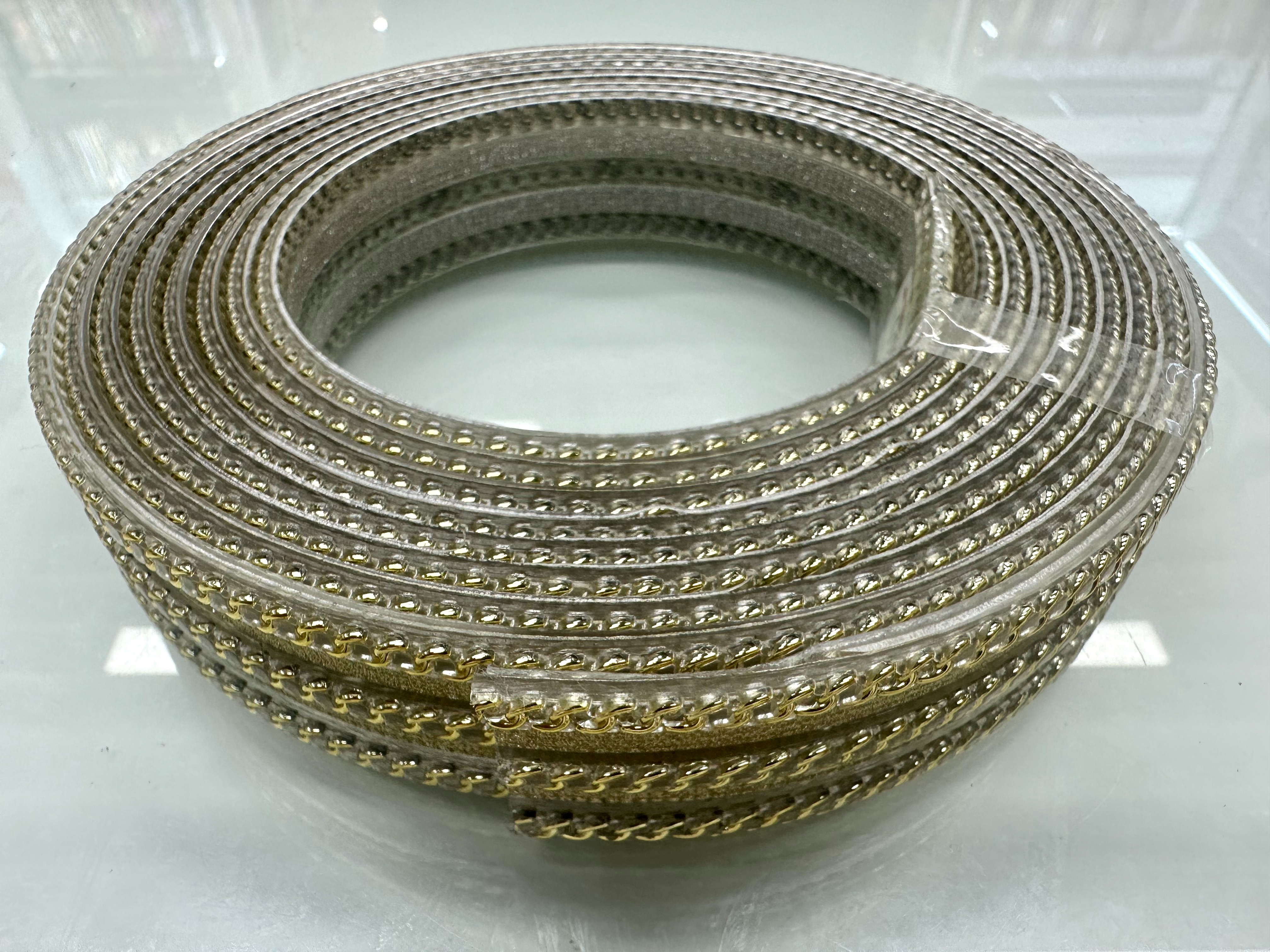 厂家定制各种颜色、规格、款式物超所质塑胶鞋材辅料、皮带辅料、饰品配件、箱包辅料#水钻抽条详情3