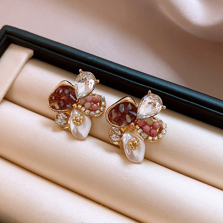 Silver needle cross-border diamond-encrusted crystal rice bead flower stud earrings, women's niche retro style earrings, light luxury and high-end earrings details Picture