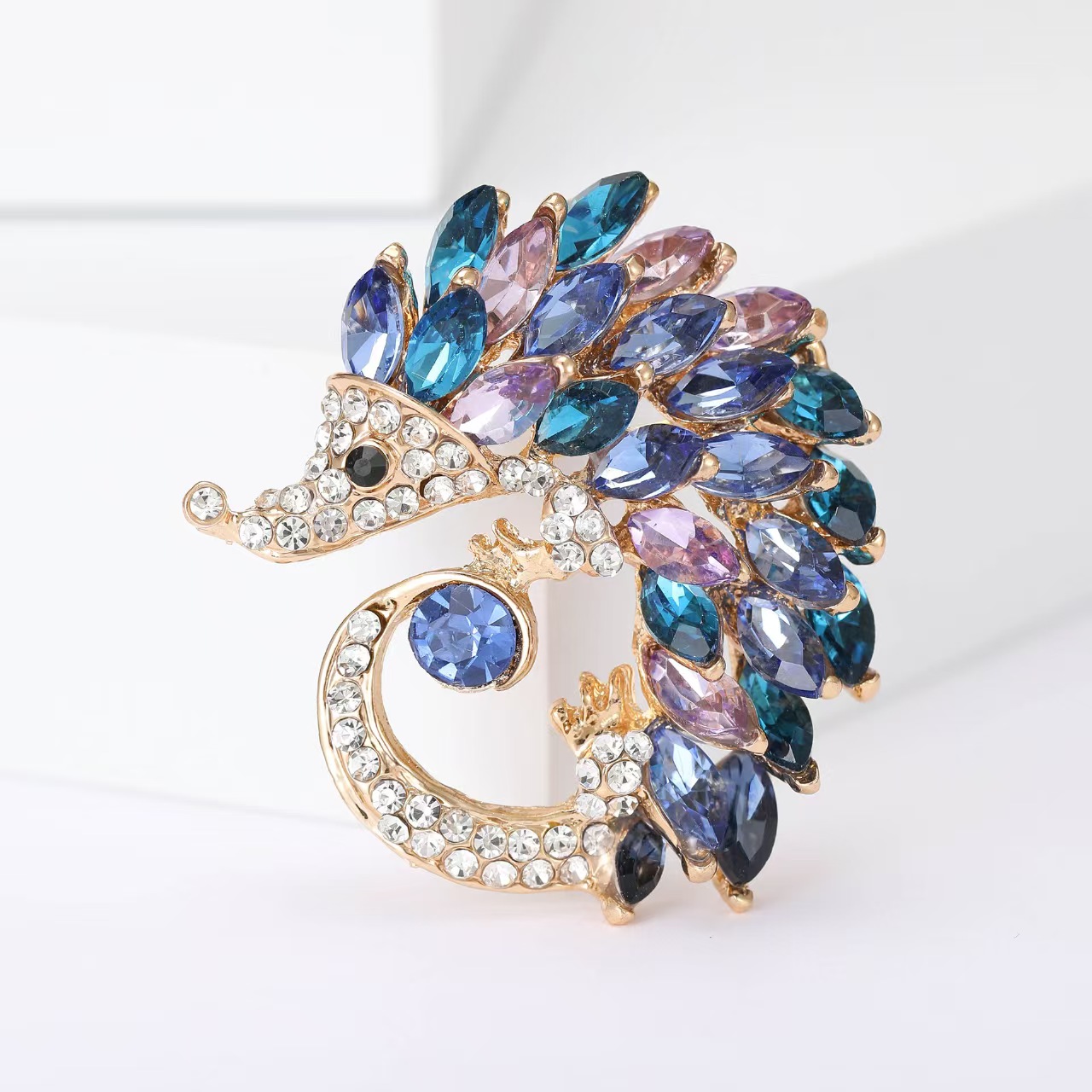 New European and American creative hedgehog brooch, water diamond crystal brooch, alloy animal brooch, unisex accessory details Picture