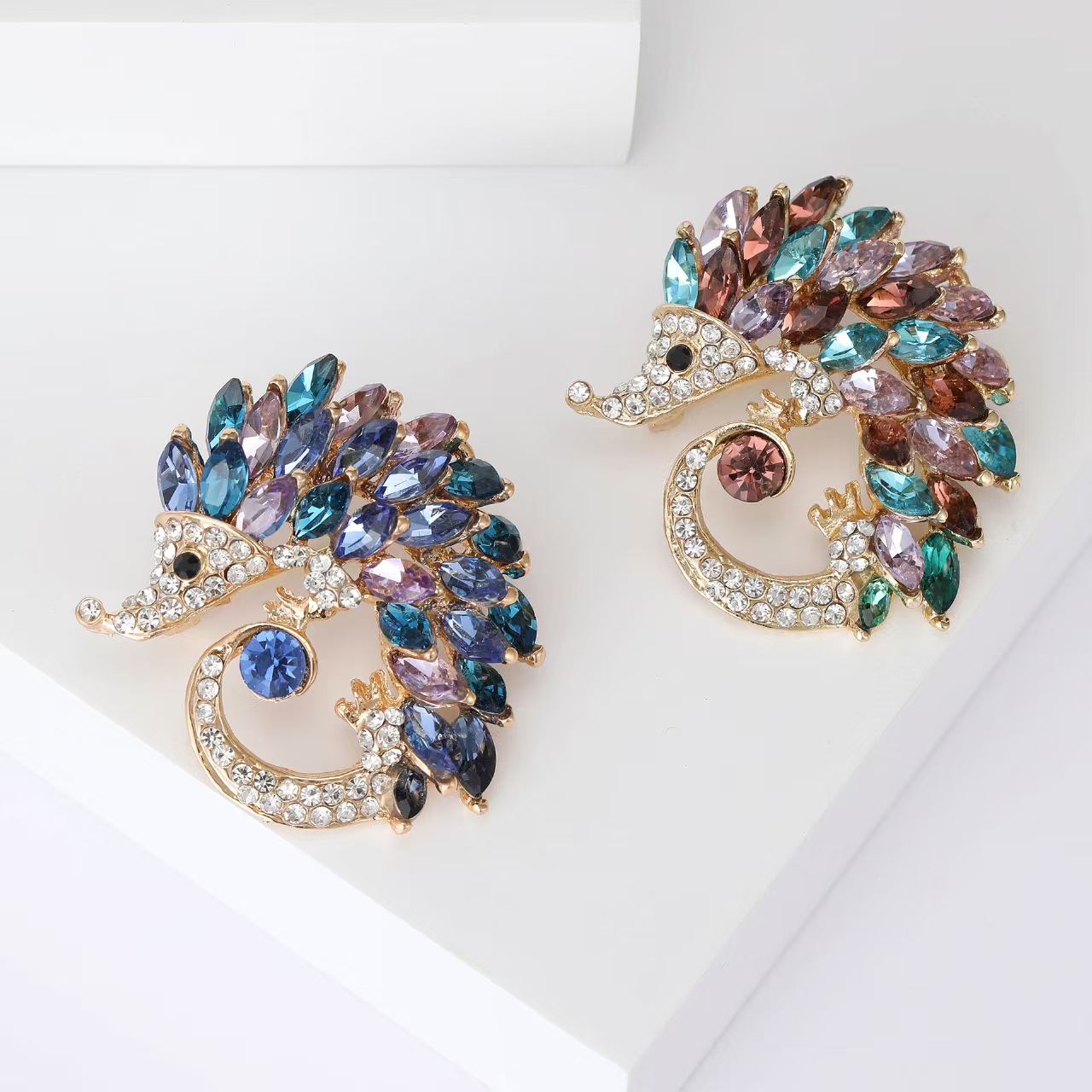 New European and American creative hedgehog brooch, water diamond crystal brooch, alloy animal brooch, unisex accessory