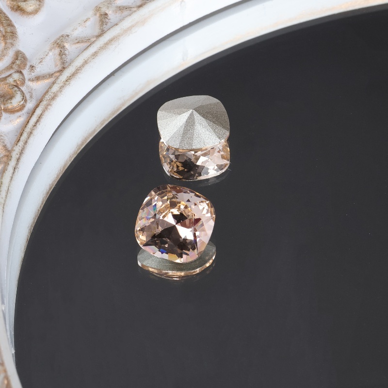 Shi Family genuine Austrian 4470 square crystal handcrafted Huazi DIY necklace, earrings, nail art pointed-bottom crystal diamond Item Picture