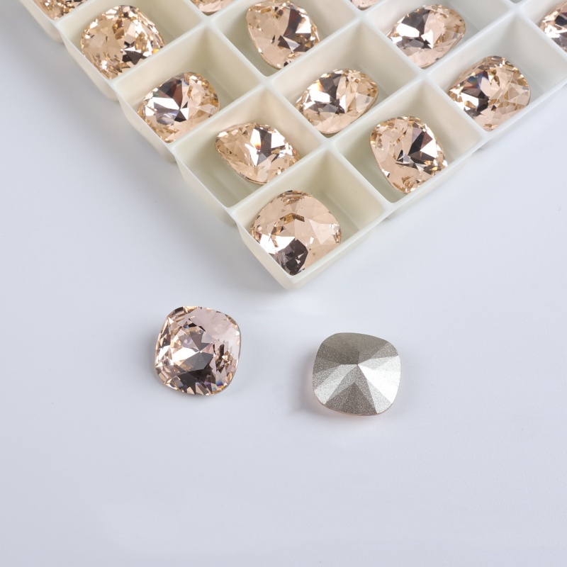 Shi Family genuine Austrian 4470 square crystal handcrafted Huazi DIY necklace, earrings, nail art pointed-bottom crystal diamond details Picture