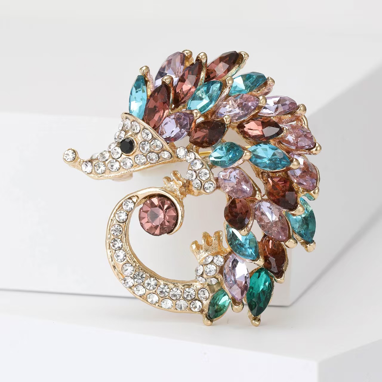 New European and American creative hedgehog brooch, water diamond crystal brooch, alloy animal brooch, unisex accessory Specification image