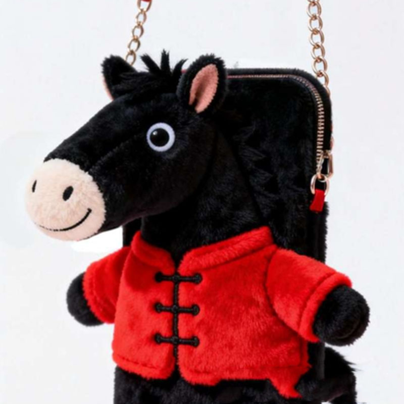玩偶地摊一件代发可爱马年玩偶包手机袋冬季新款单肩斜挎毛绒包马年布偶一件代发