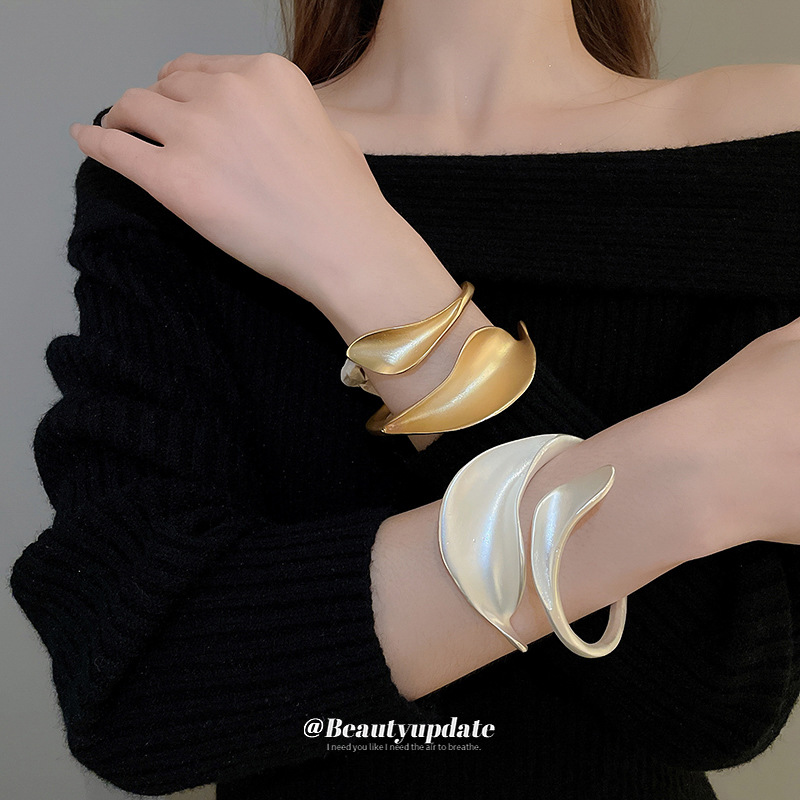 哑光金属夸张设计感花叶开口手镯欧美小众时尚手环轻奢高级感手饰