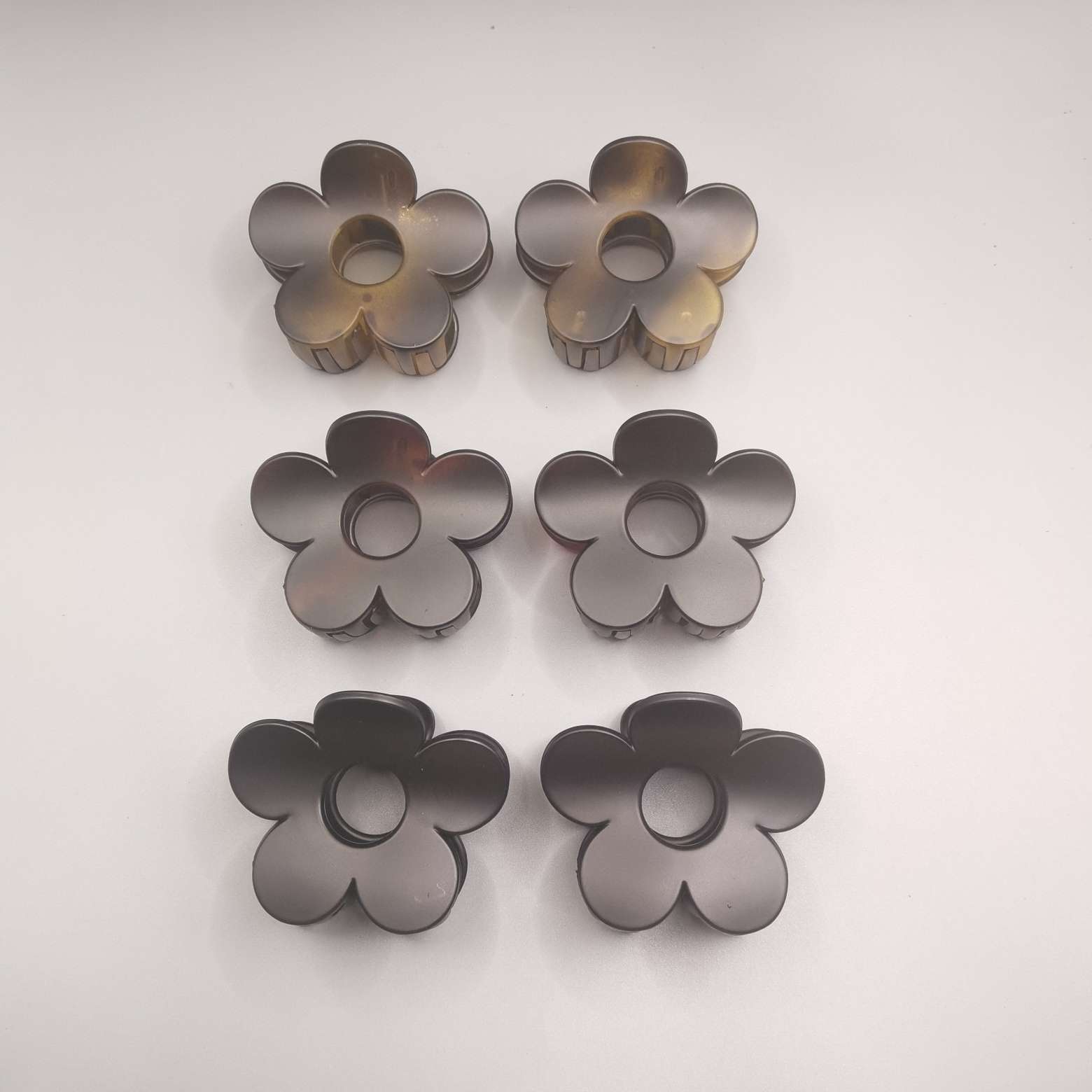 哑光花甲三色塑料抓夹细节图