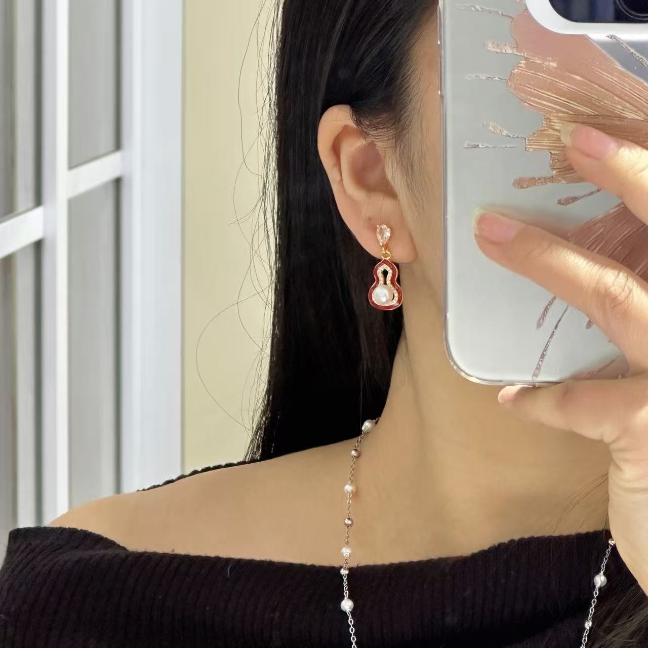 New Year's Gourd Blessing and Fortune Gourd style freshwater pearl inlaid wholesale pearl necklace, natural stone necklace Item Picture