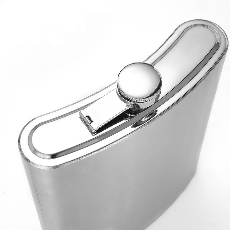 Wholesale of thickened stainless steel food-grade 304 small wine kettles, 1-10 jin, 70 thread outdoor portable flat water kettles Item Picture