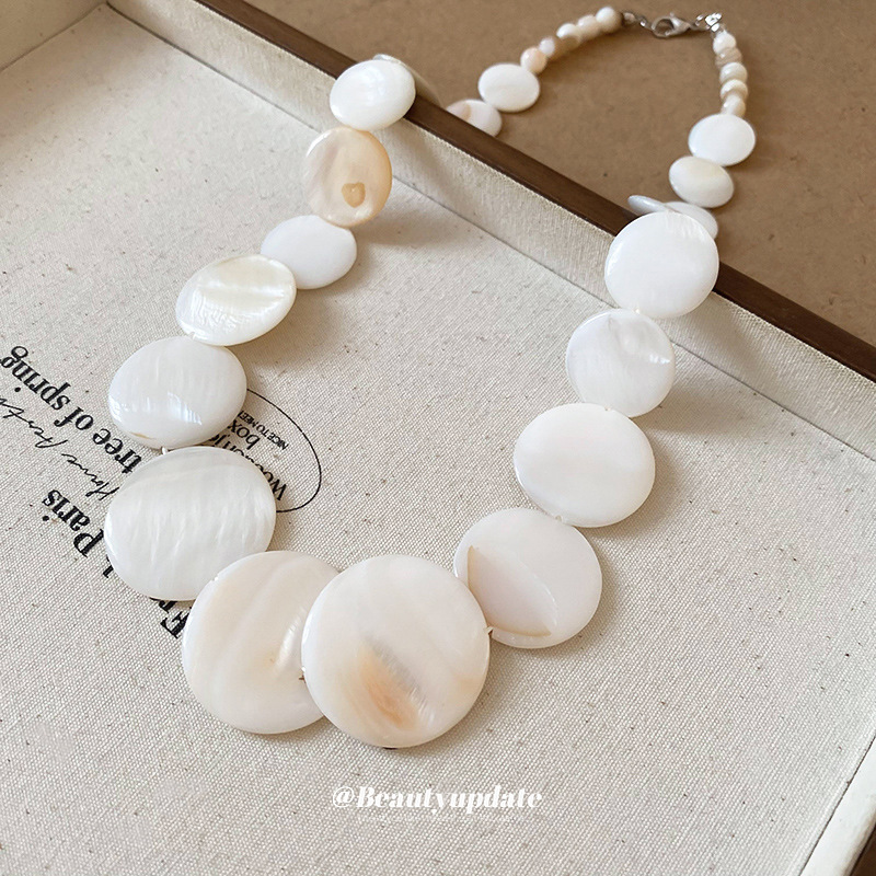 Summer women's high-end shell necklace, vacation-style, simple and fashionable collarbone chain, artistic, niche and versatile accessories wholesale details Picture