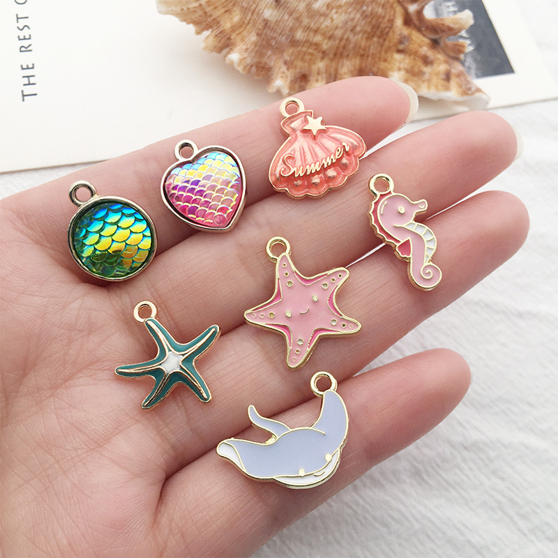 Oil-dripping alloy Marine shark, starfish, mermaid, dolphin pendant, diy bracelet, necklace accessory, pendant Application Scenario