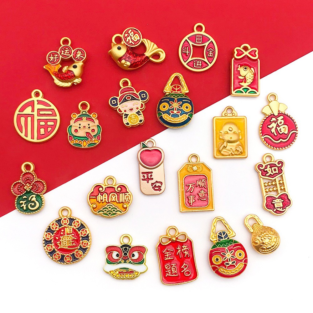 New Year lion dance "Fu" character auspicious and happy pendant, Chinese-style ancient method sand gold and Ya gold diy accessory and decorative pendant Application Scenario