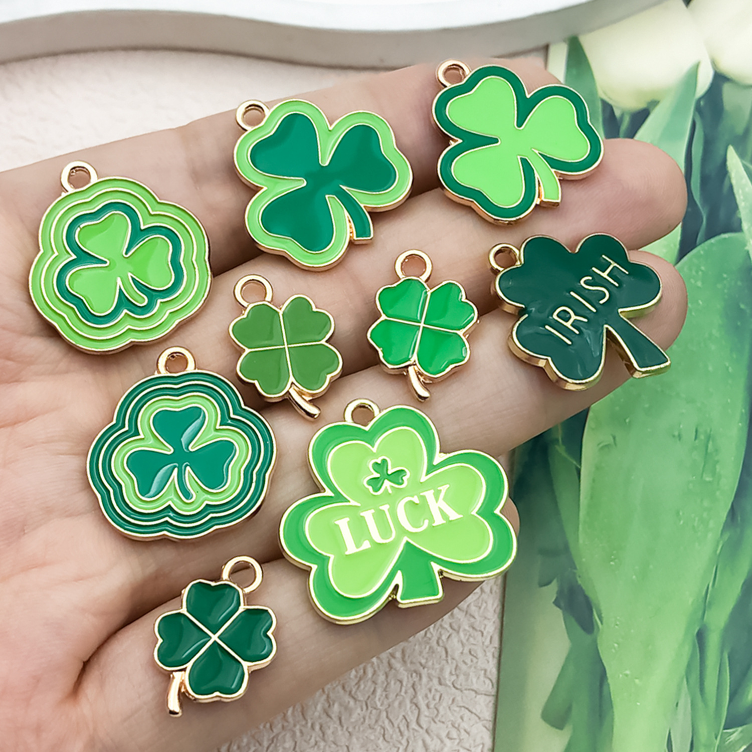Irish clover DIY jewelry accessories, clover hats, Beer festival necklaces, pendants, keychains, small pendants Specification image