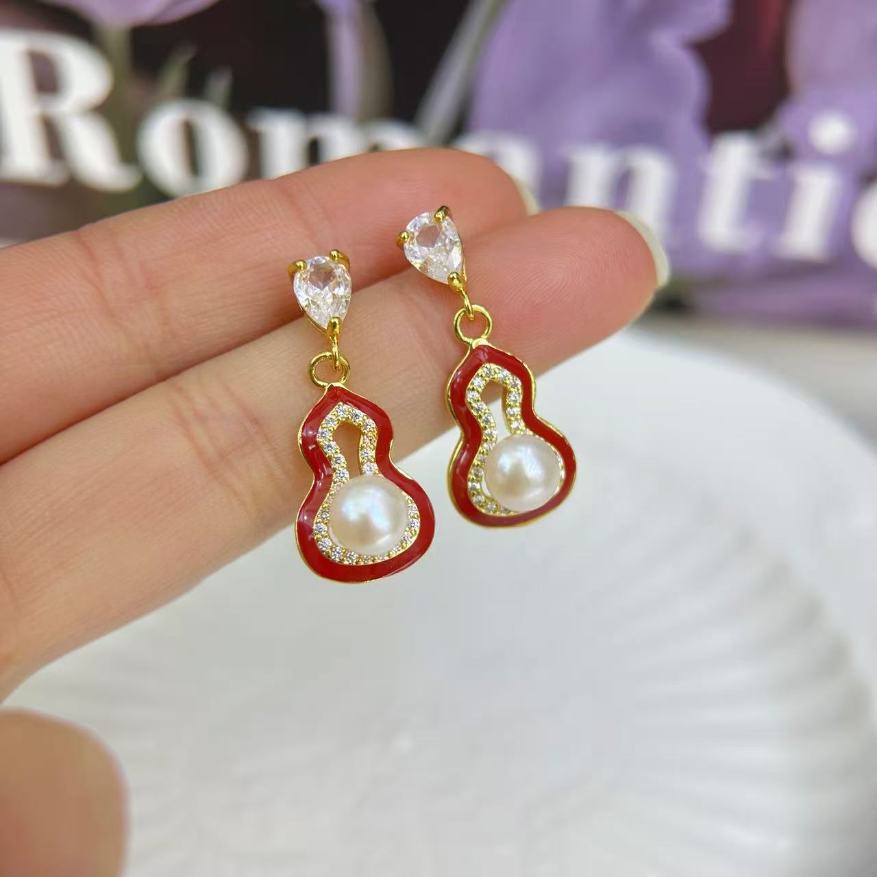 New Year's Gourd Blessing and Fortune Gourd style freshwater pearl inlaid wholesale pearl necklace, natural stone necklace Application Scenario