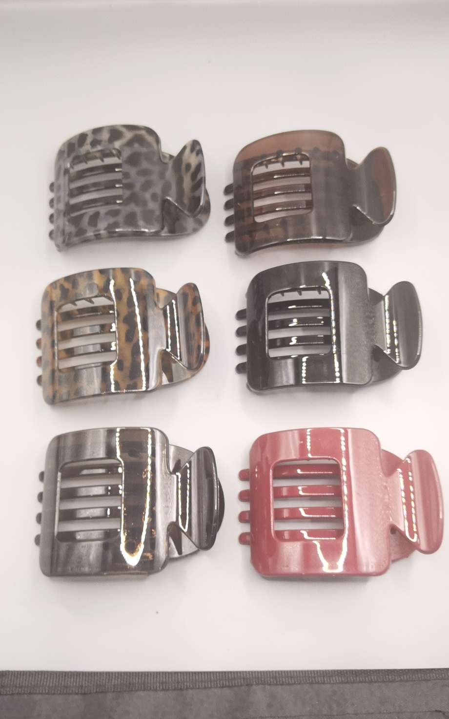 哑光花甲三色塑料抓夹详情图4