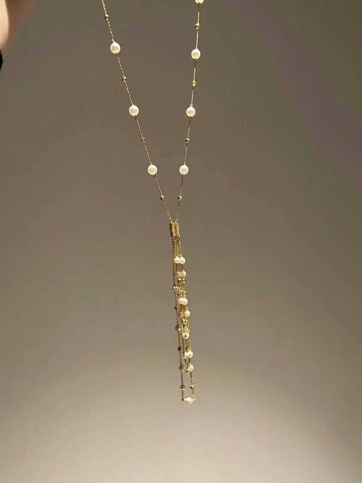 New Chinese-style multi-layer pearl necklace for women, a niche, light luxury and high-end long sweater chain, versatile and decorated pearl necklace details Picture
