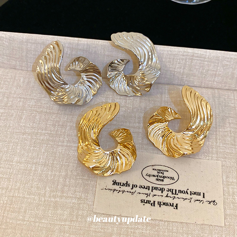 Silver needle irregular geometric pattern stud earrings for women, unique design sense and elegant style, best-selling European and American high-end earrings Specification image