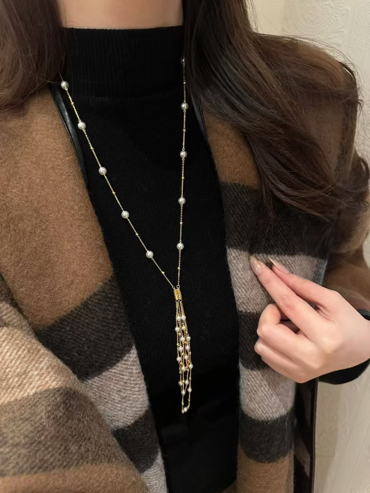 New Chinese-style multi-layer pearl necklace for women, a niche, light luxury and high-end long sweater chain, versatile and decorated pearl necklace Item Picture