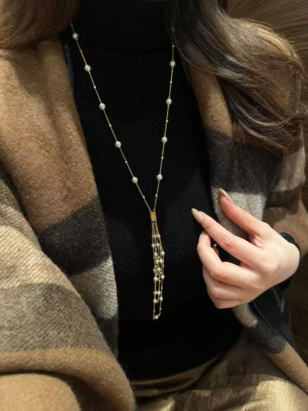 New Chinese-style multi-layer pearl necklace for women, a niche, light luxury and high-end long sweater chain, versatile and decorated pearl necklace Specification image