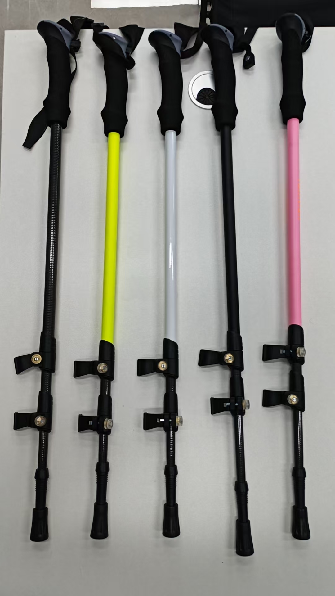 Carbon fiber ultra-light trekking poles, three-section telescopic hiking stick, external lock trekking poles, trekking poles, walking stick, walking stick, elderly outdoor Newcastle trekking poles, outdoor sports