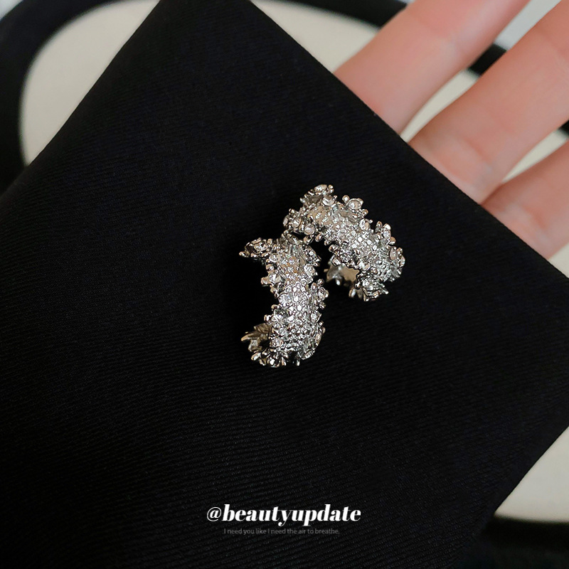 Silver needle diamond-encrusted, ultra-sparkling, simple C-shaped stud earrings, cold and elegant style, light luxury and high-end earrings wholesale