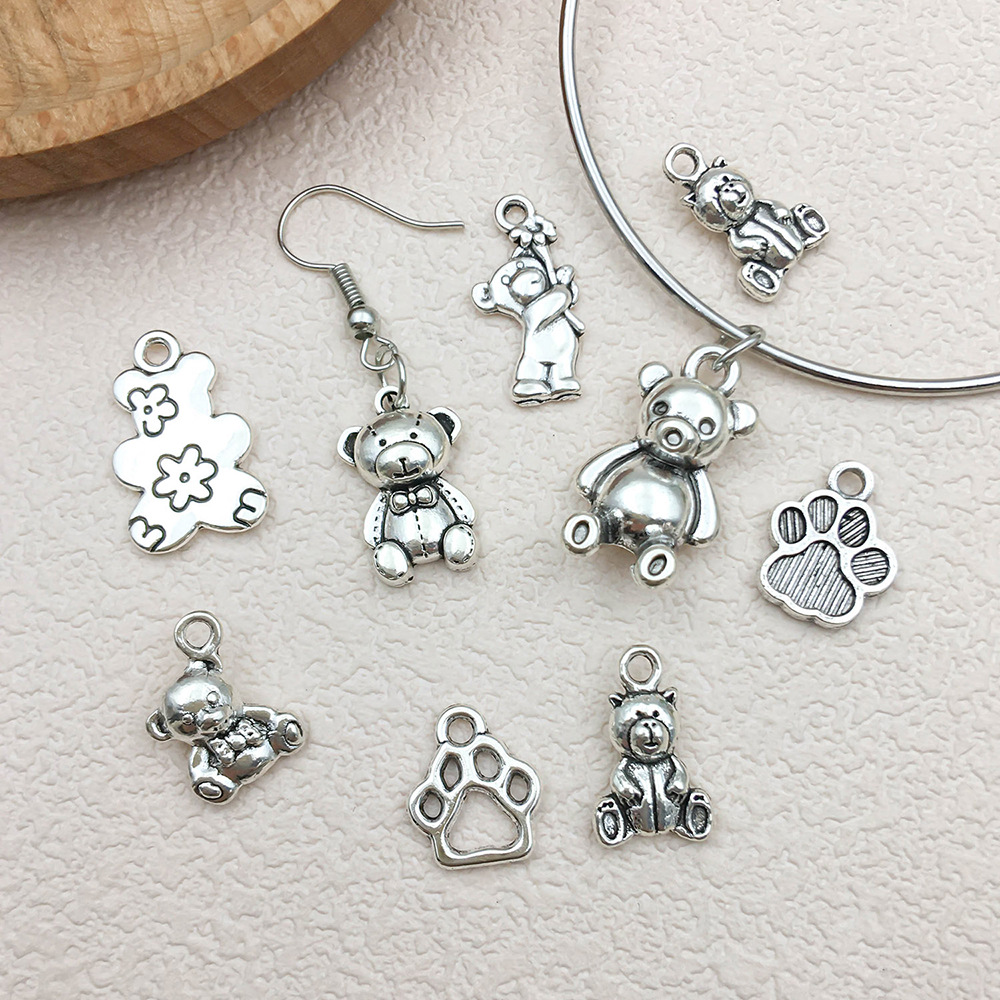 Ancient silver alloy toy bear animal series pendants, pendants, diy bracelets, necklaces, keychains, accessories Application Scenario