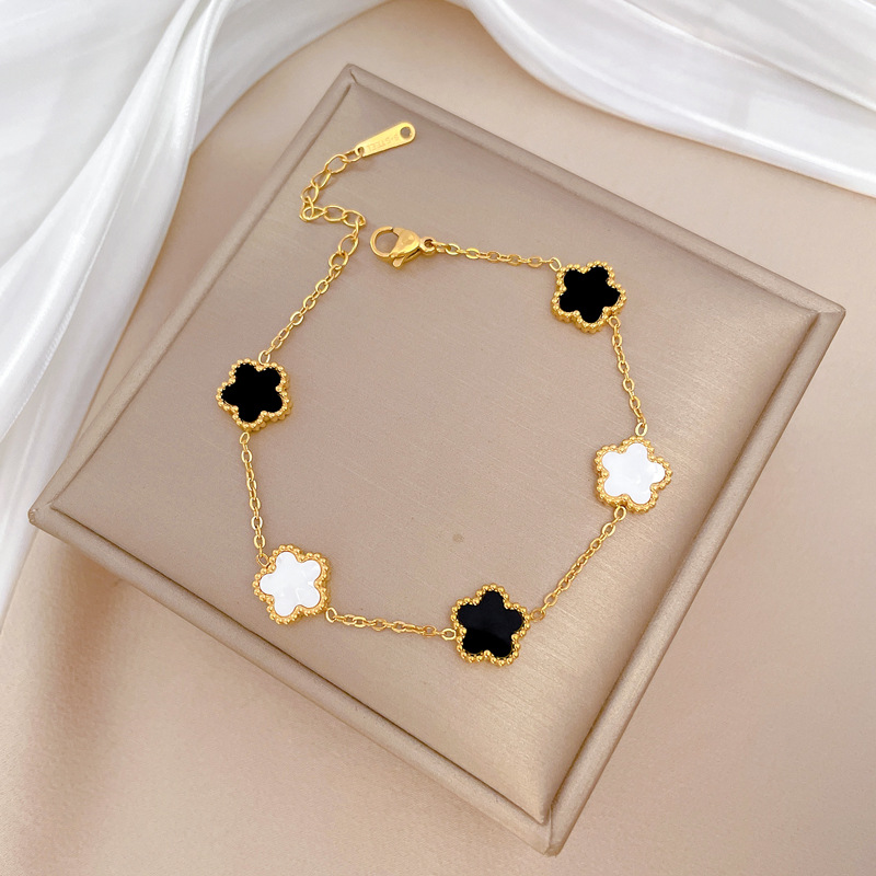 【 All-titanium Steel 】 Five flower shells Dongdaemun personalized bracelet, a retro birthday gift for a female Internet celebrity and her best friend Application Scenario