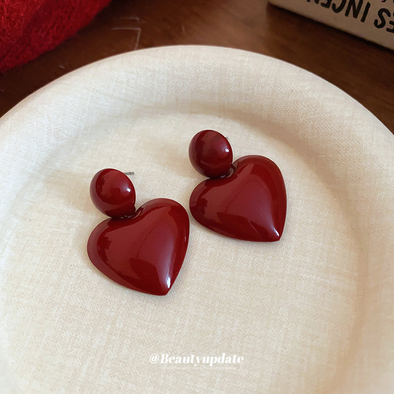 Ankela red resin round stud earrings, women's niche retro Hong Kong-style earrings, fashionable and light luxury earrings, high-end feel wholesale details Picture