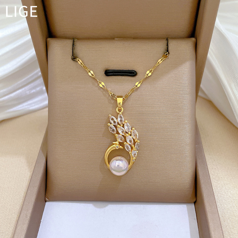 【 Titanium Steel 】 Mermaids with peacock charm, slightly studded diamond necklace, exquisite female style, Instagram influencer collarbone chain accessory