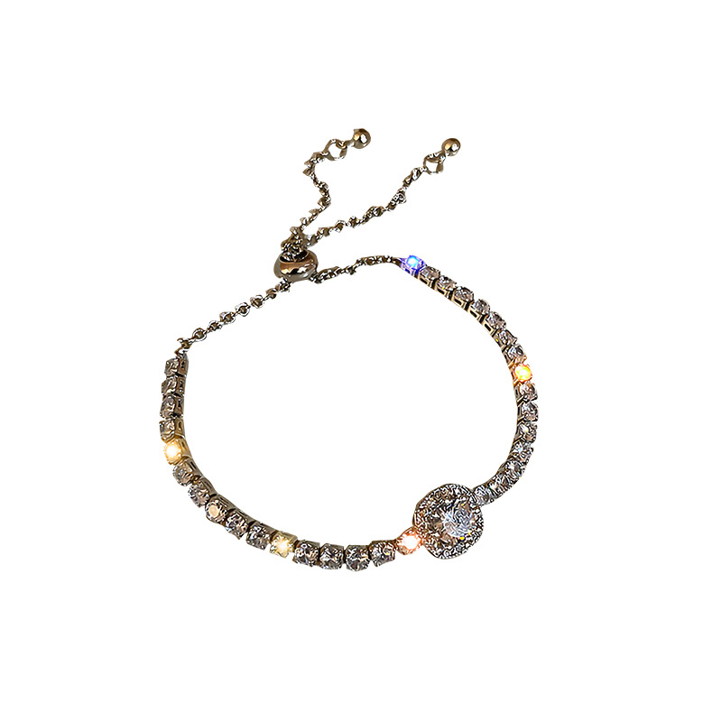 The square zircon adjustable bracelet from Dongdaemun, South Korea, is a simple and luxurious women's wristband with a unique style and a high-end feel Item Picture