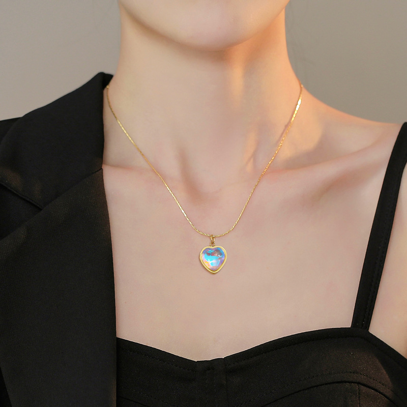 【 All-titanium Steel 】 Colorful heart minimalist style furnace, real gold necklace, female Instagram influencer collarbone chain accessory details Picture