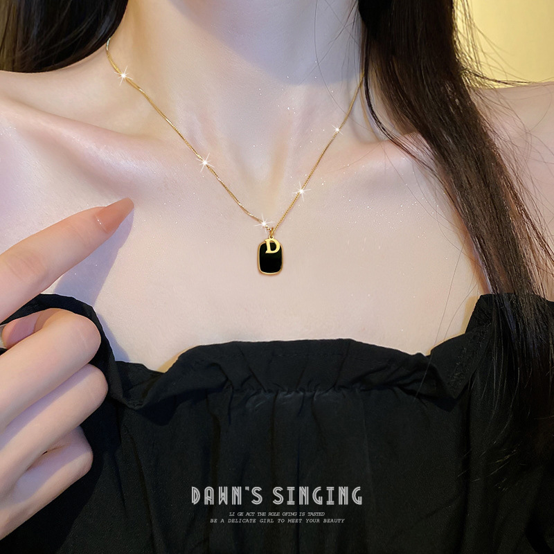 【 All-titanium Steel 】 Square D-shaped minimalist style furnace real gold necklace, female Instagram influencer collarbone chain details Picture