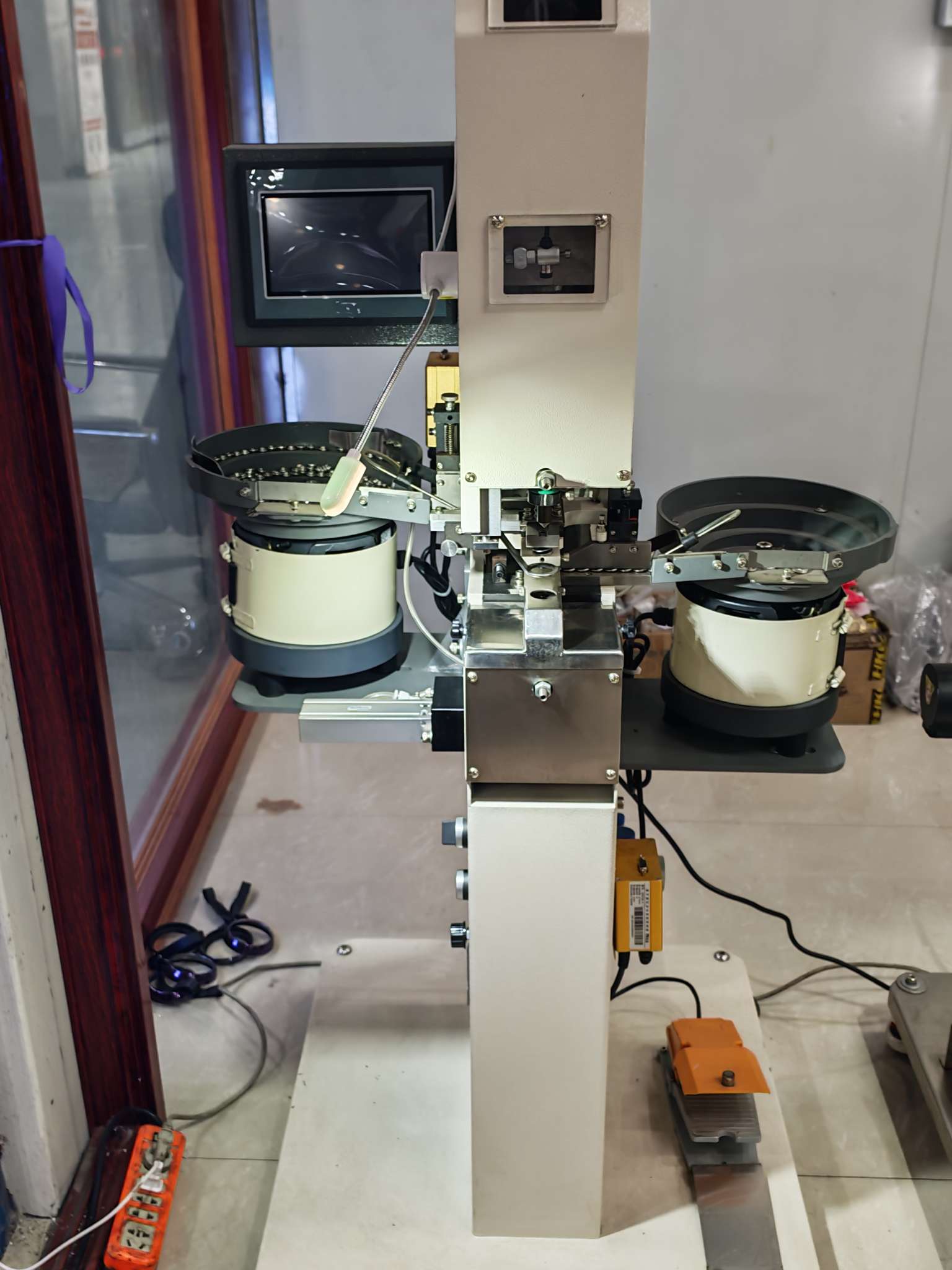 Automated crimping machinery and equipment, as well as hardware accessories and auxiliary materials. details Picture