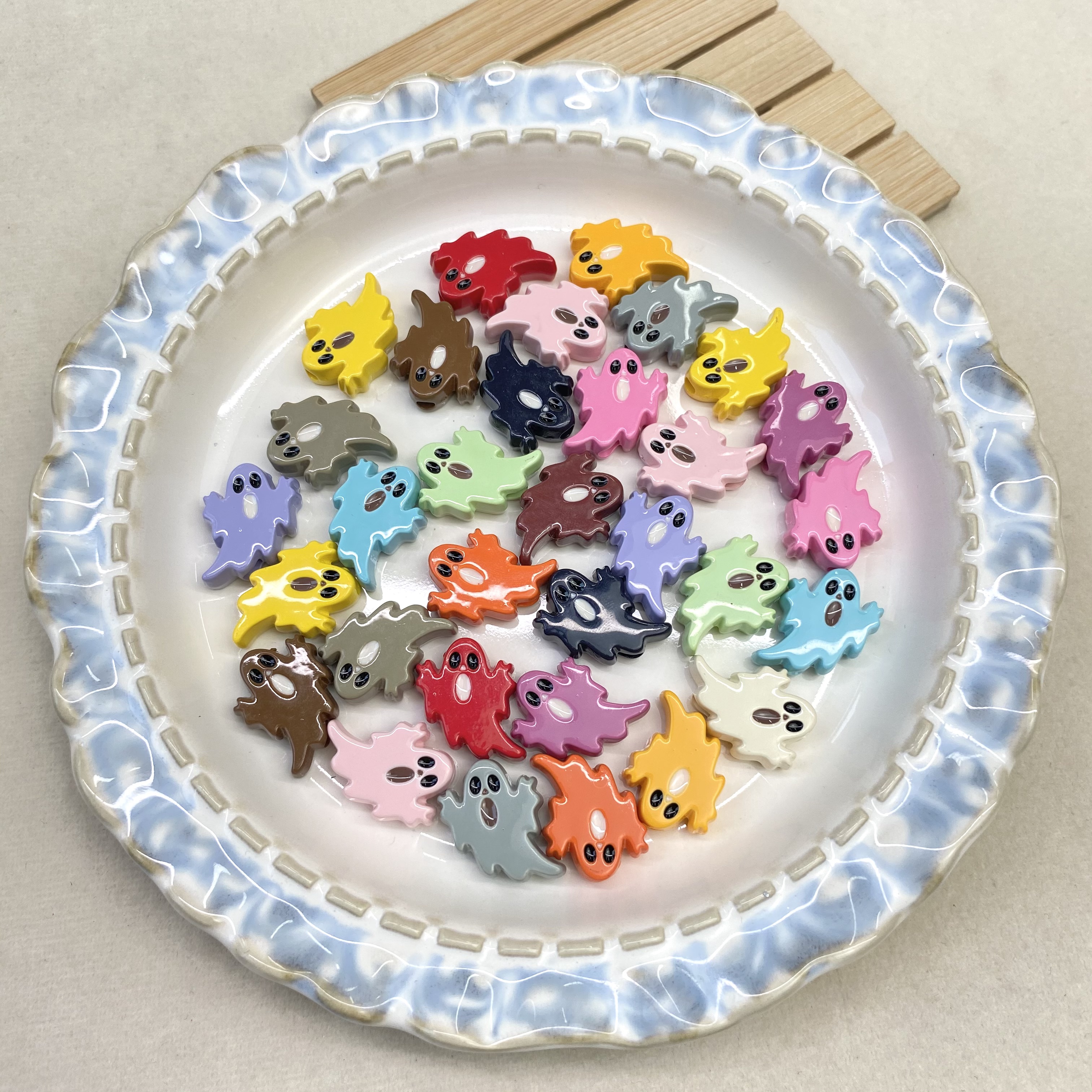 Acrylic baked paint ghost /diy mobile phone chains, keychains, bags, pendants, accessories, materials, loose beads wholesale Item Picture