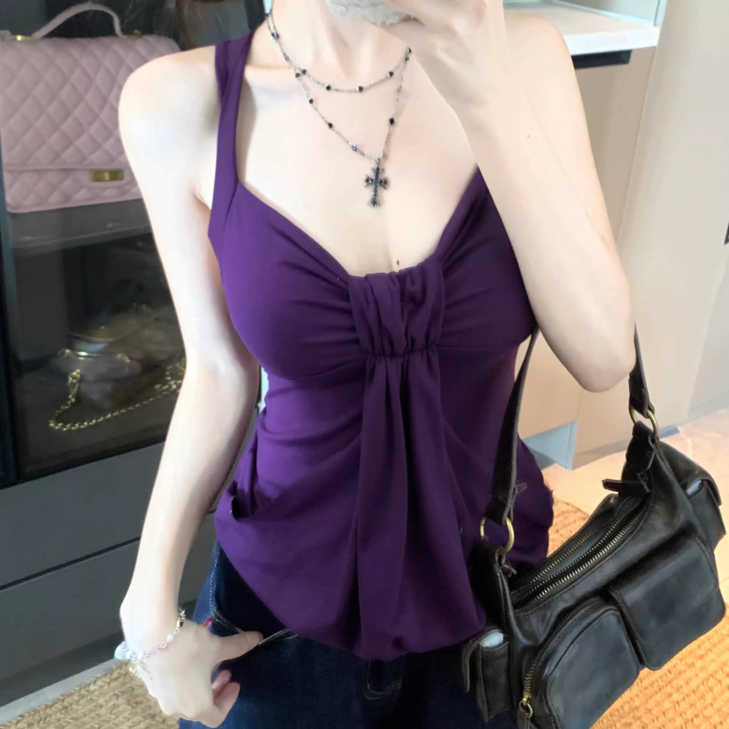 A pure and sensual bow V-neck cross-halter top for women to wear as an inner or outer layer with a chest pad and a beautiful back is trendy pic 4