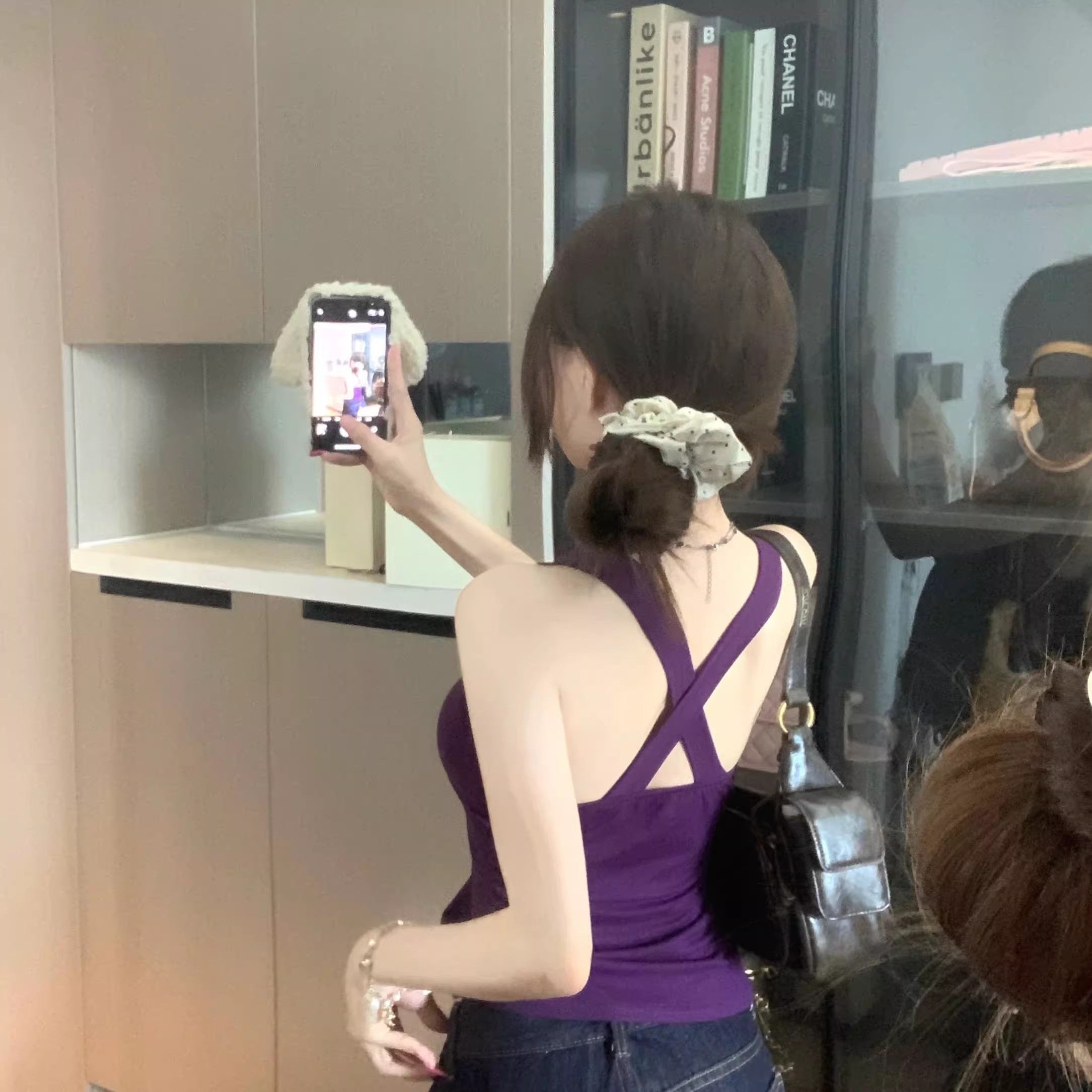 A pure and sensual bow V-neck cross-halter top for women to wear as an inner or outer layer with a chest pad and a beautiful back is trendy pic 5