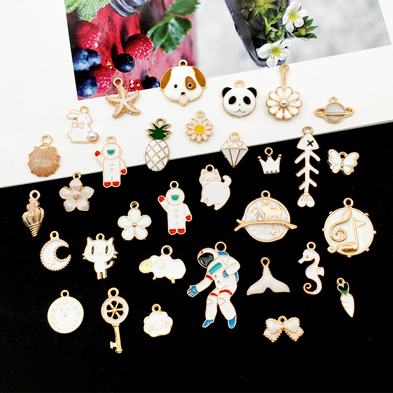 1个diy饰品合金滴油小熊月亮吊坠卡通项链耳环耳饰钥匙扣配件批发