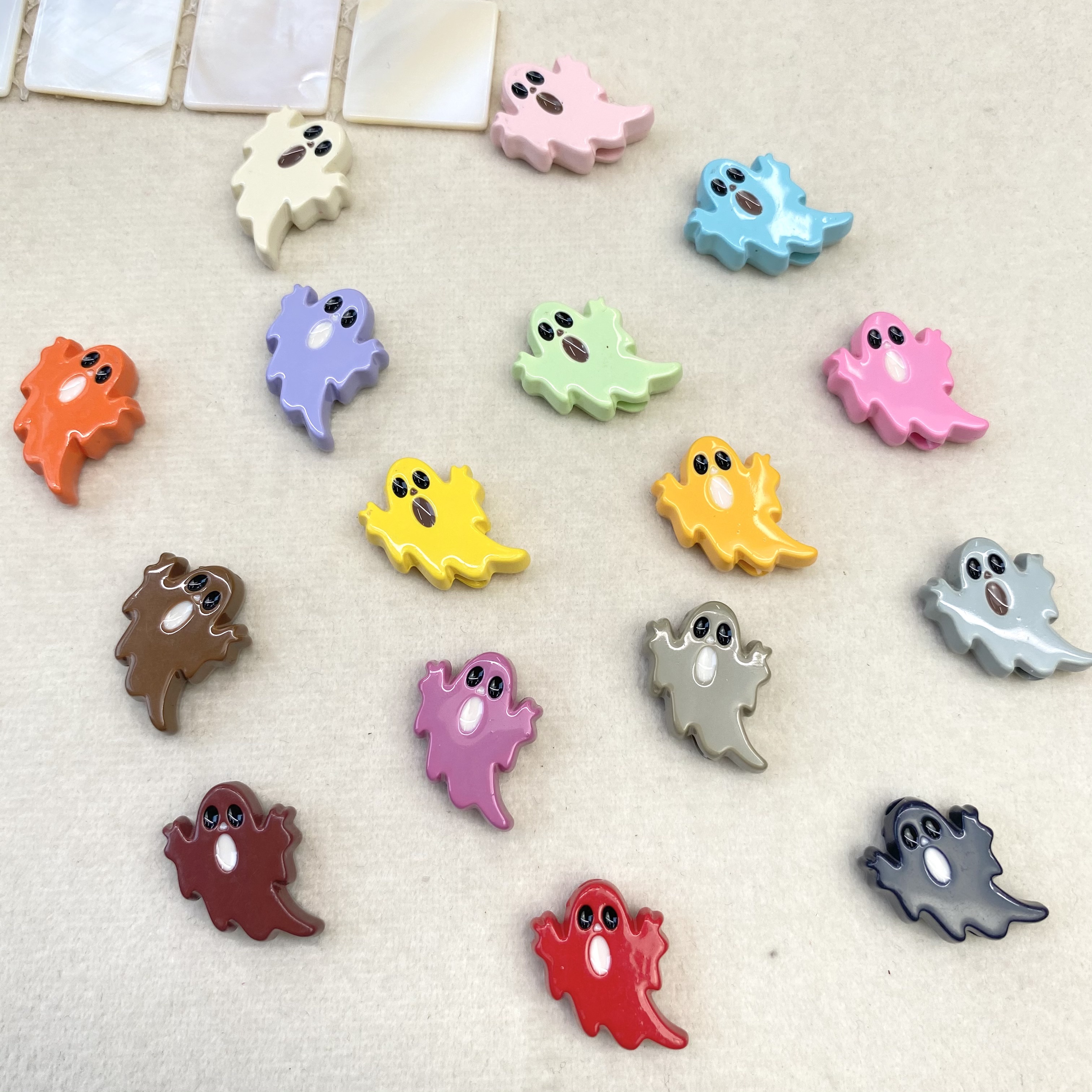Acrylic baked paint ghost /diy mobile phone chains, keychains, bags, pendants, accessories, materials, loose beads wholesale Application Scenario