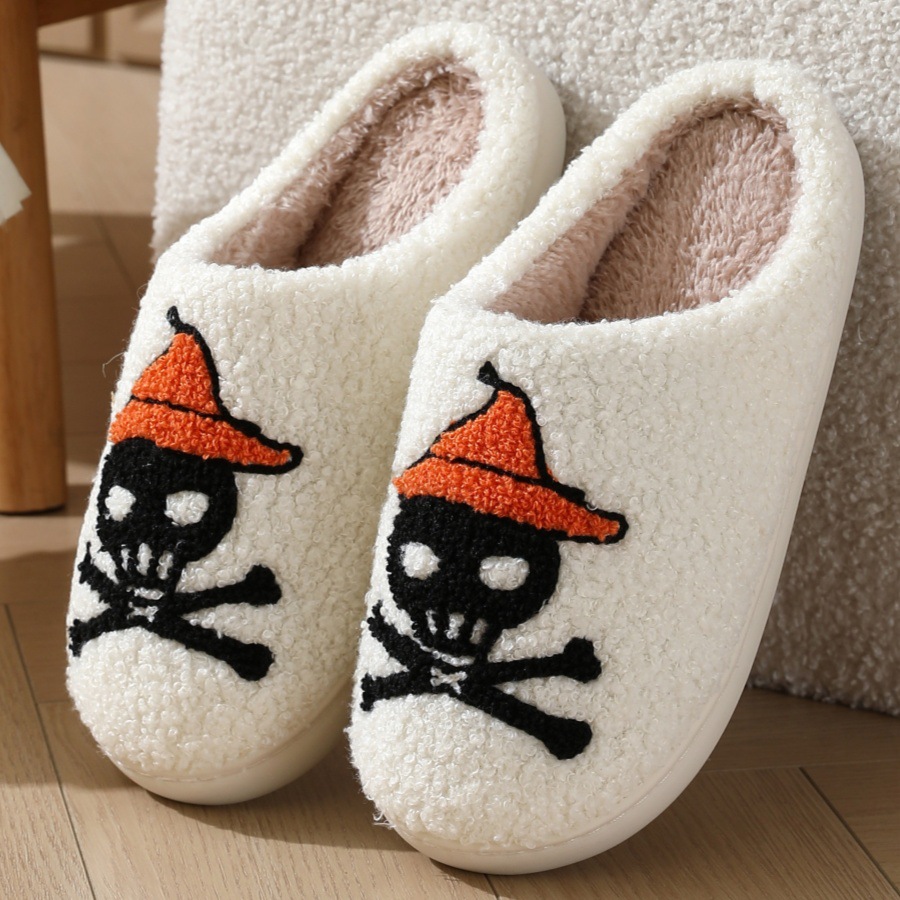 Cross-border best-selling slippers: Cotton slippers for women, winter, Christmas, Halloween, indoor home, plush warm cotton slippers Application Scenario