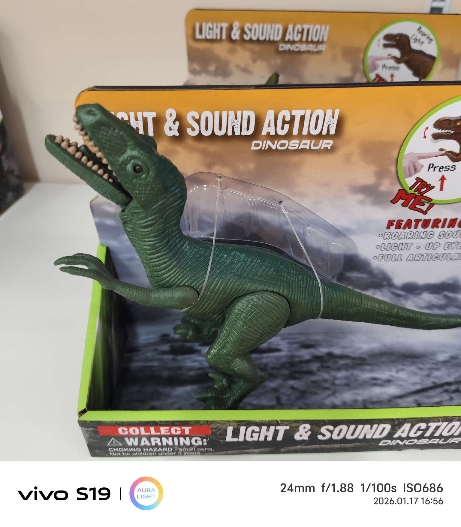 防真时尚恐龙玩具