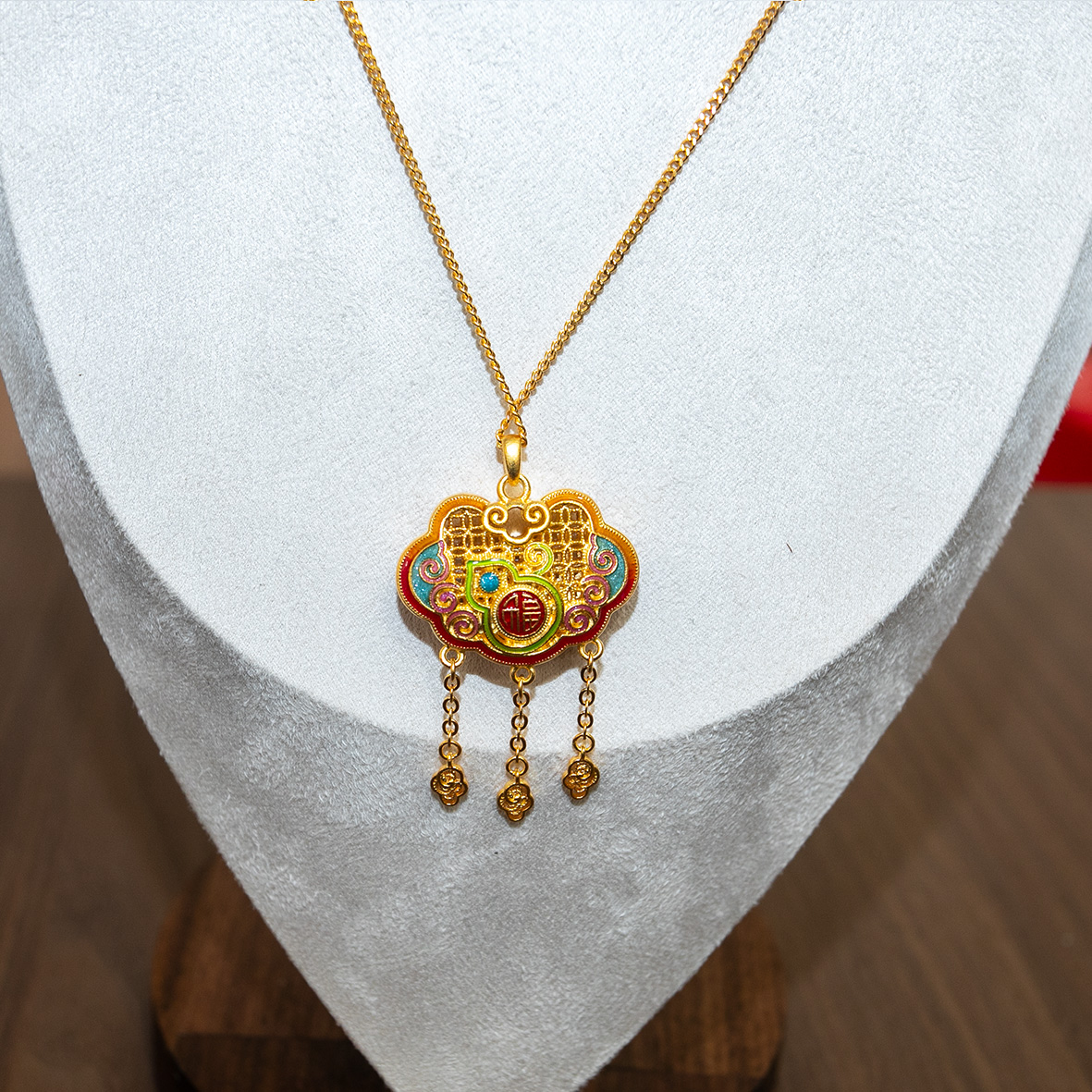 A traditional Chinese gold "Fu" character hand-carved, gold wrapped in silver and inlaid with auspicious clouds to bring good fortune, gold enamel pendant necklace Application Scenario