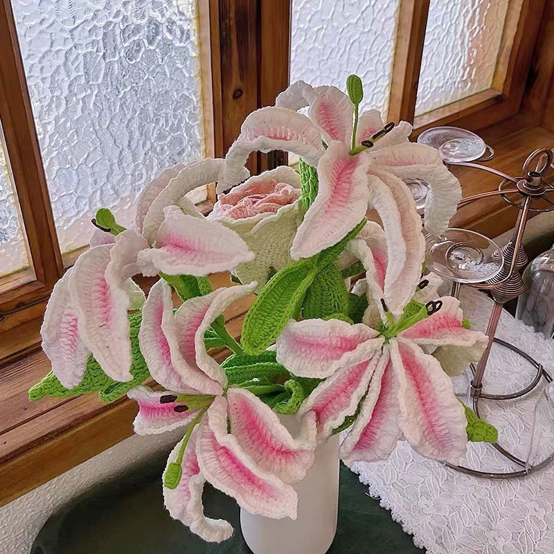 情人节手工编织香水百合成品花束成品钩针永生花束妇女节礼品